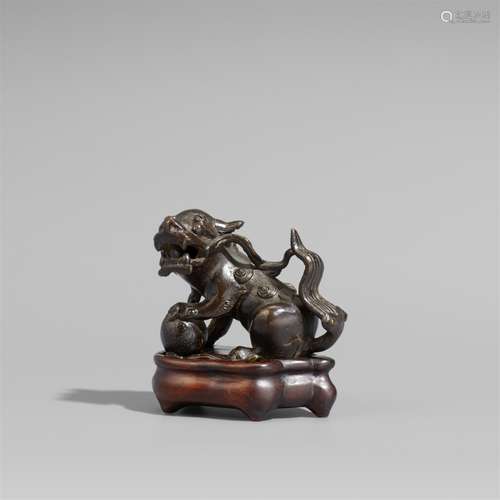 Kleiner Löwe, möglicherweise Griff eines Deckels. Bronze. Ming-/Qing-Zeit