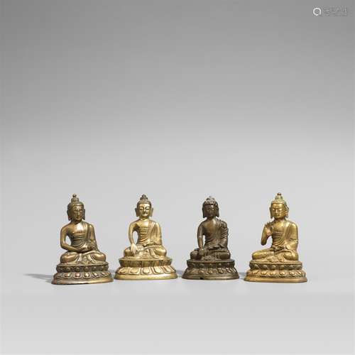 Vier Buddha-Figuren. Kupferlegierung und Gelbguss. Tibet. Spätes 19. Jh.