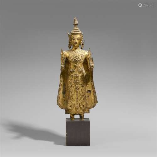Buddha im Fürstenschmuck. Bronze, über Lackfassung vergoldet. Thailand, Ratanakosin. 19. Jh.