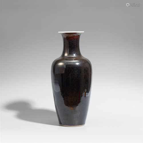 Vase mit spiegelschwarzer Glasur. Frühes 20. Jh.