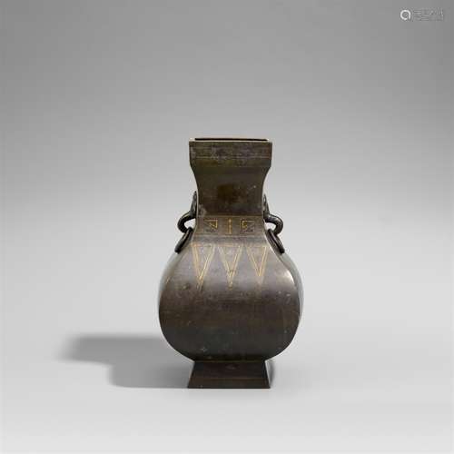 Vierkantvase vom Typ fang hu. Bronze. Qing-Zeit