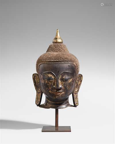 Sehr großer Kopf eines Buddha. Trockenlack, Lack und Spiegelglas. Birma, Shan-Stil. 19. Jh.