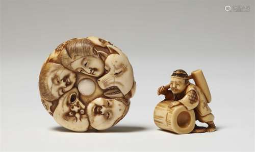 Zwei Netsuke. Elfenbein. Spätes 19. Jh.