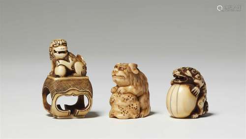 Vier Netsuke. Elfenbein. 19. Jh.