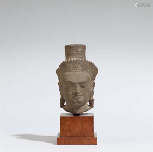 Kopf, wahrscheinlich des Shiva. Sandstein. Kambodscha. 10. Jh. oder etwas später