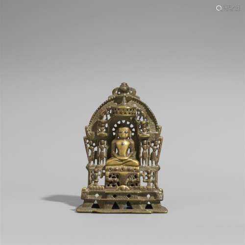 Jain-Altar. Gelbguss und Einlagen aus Silber und Kupfer. Gujarat/Rajasthan. 15./17. Jh.