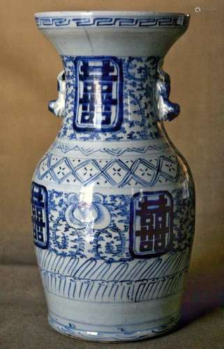 Chinese Blue and White Porcelain vase. Qing.