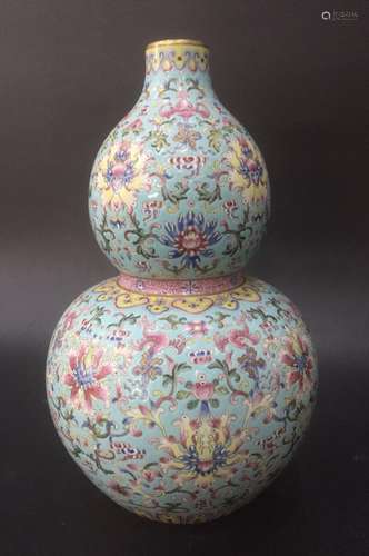 Chinese Famille Rose Porcelain Gourd Shape Vase