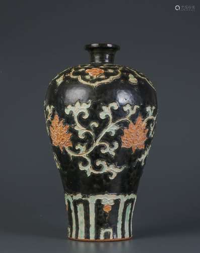 Chinese Ceramic Vase