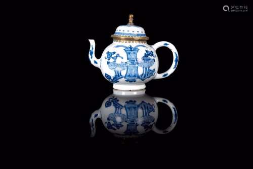 Théière en porcelaine Chine - Epoque Kangxi (1662 - 1722)