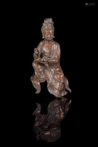 Statuette de Guanyin en bronze à patine brune Chine - XIXe siècle