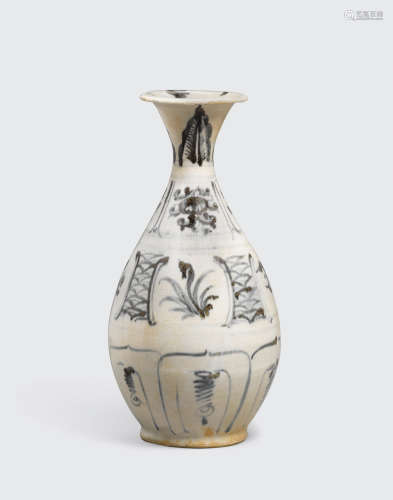 Le dynasty, 15h/16th century A blue and white bottle, binh ty ba