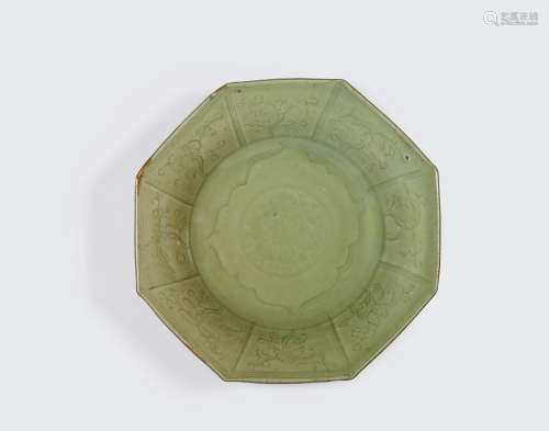 Ming dynasty A Longquan celadon glazed octagonal charger
