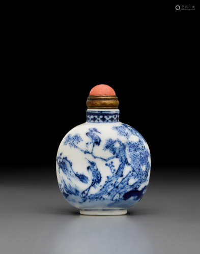 Jingdezhen kilns, 19th century A blue and white porcelain snuff bottle