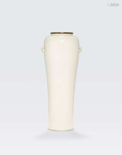 18th century A Dehua porcelain vase