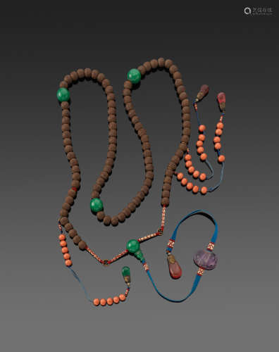 Qing dynasty elements An incised wood and semi-precious stone beaded necklace