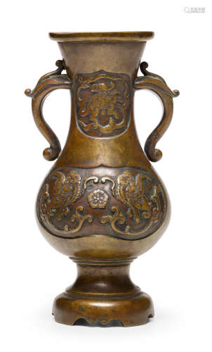 Edo period A small bronze urn