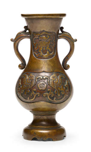 Edo period A small bronze urn