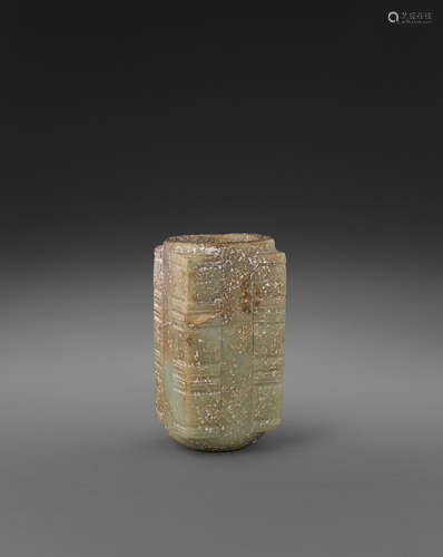 An archaistic jade vase