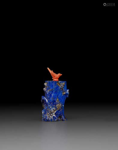 A lapis lazuli snuff bottle