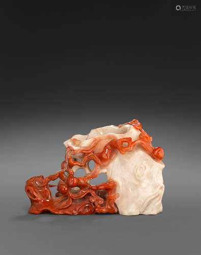 Late Qing/Republic period A large carnelian carving of a tree trunk