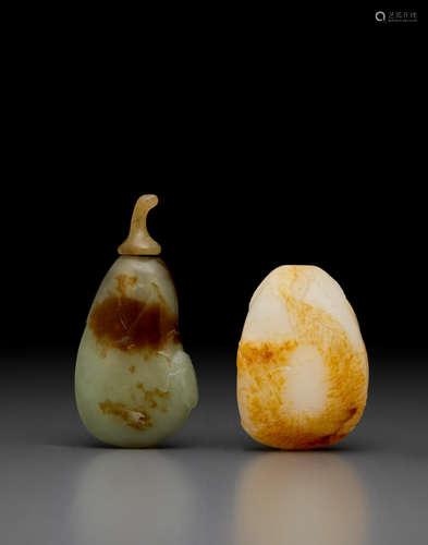 19th/early 20th century Two eggplant-form jade snuff bottles