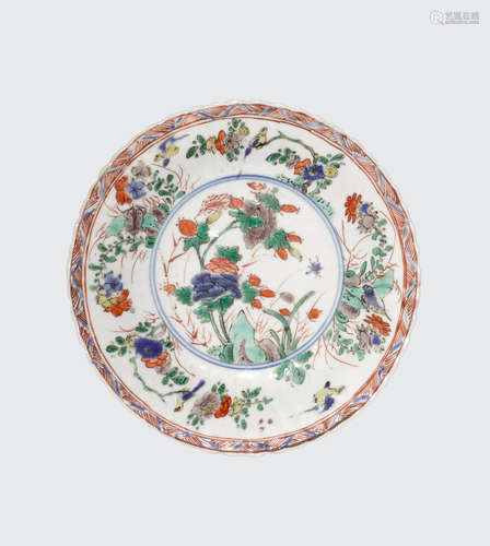 Kangxi period A small wucai export porcelain saucer dish