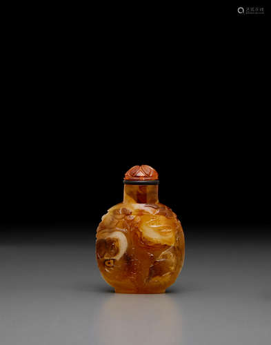 19th century A carved agate snuff bottle