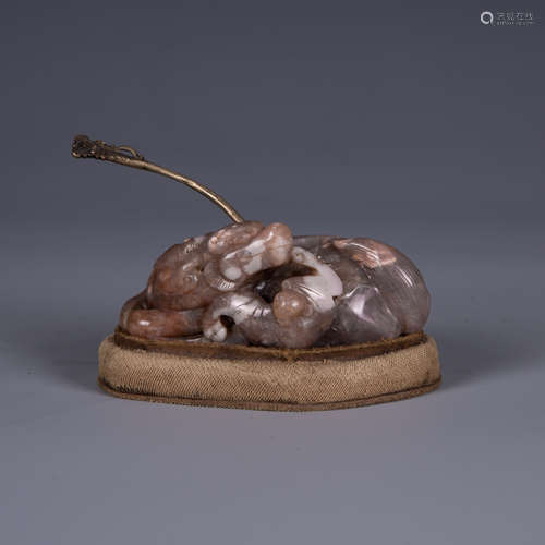 NanHong Agate Snuff holder in form of an animal