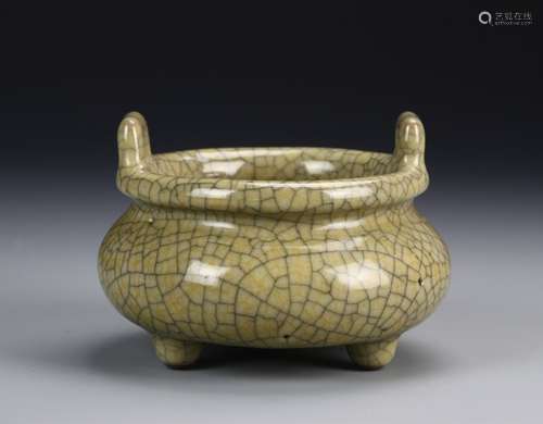 A Chinese Geyao Tripod Censer