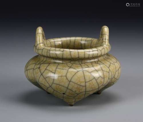 A Chinese Geyao Tripod Censer