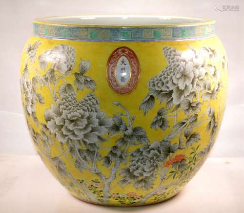 Large Chinese Da Ya Zhai Imperial Yellow Fish Bowl