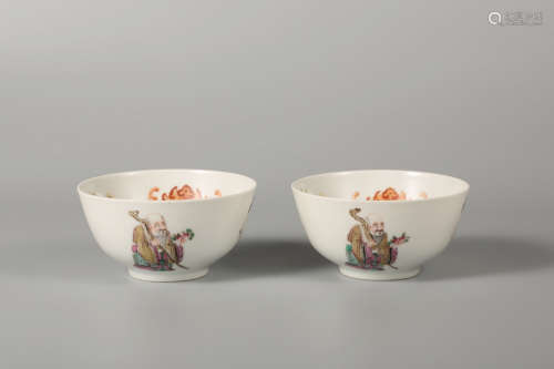 Pair of Chinese famille rose porcelain bowls.