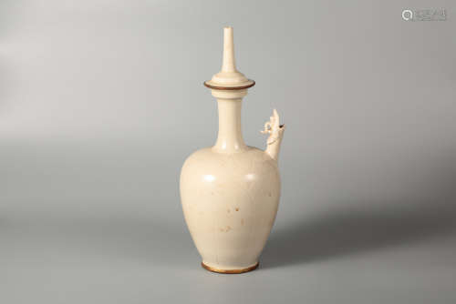 Chinese white-glazed pottery jar.