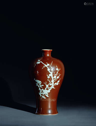 清中期 酱釉堆白花卉纹梅瓶