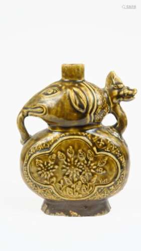 Vase double gourde en grès émaillé figurant un éléphant. <br/>Asie du Sud Est, fin XIX ème siècle. <br/>H. 23 cm