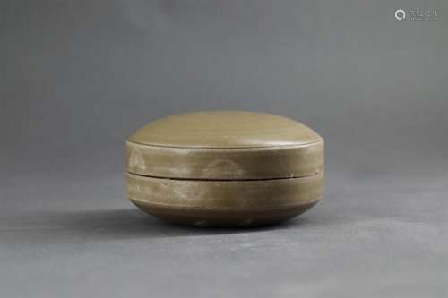 A Yue Ware Porcelain Box