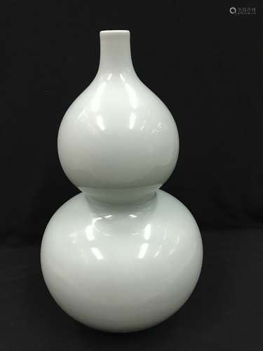 A Celadon Glazed Gourd Vase