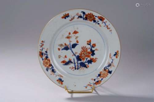 Suite de 6 assiettes Compagnie des Indes en porcelaine imari. Chine. Dynastie Qing. 18 ème siècle.