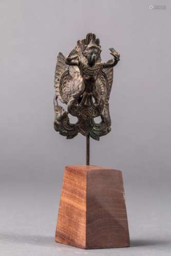 Personnage mythologique anthropo-zoomorphe mi Apsara mi oiseau dans l'iconographique bouddhique en Birmanie et Thaïlande. Bronze. Birmanie. 19 ème siècle.  Ht 10cm.
