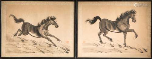 Suite de 4 peintures illustrant des chevaux fougueux. Encre de chine sur papier. Chine. Dans le style de Xu Beihong.