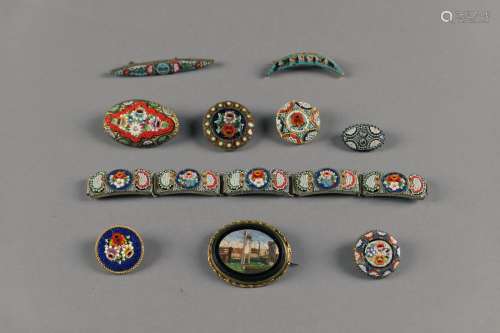 Lot de Bijoux anciens en Micro-mosaïque Italienne. Composé de neuf broches et d'un bracelet.