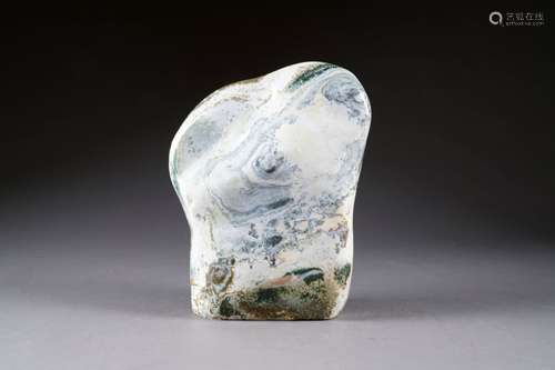 Bloc d'Agate du Brésil, poli.<br/>Hauteur: 33 cm.