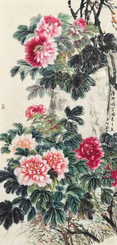 陆抑非（1908～1997） 国色天香 立轴 设色纸本