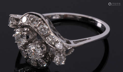 14 Kt. witgouden ring gezet met 14 briljant geslepen diamanten totaal circa 1,00 ct., ringmaat: 17.75 (56)