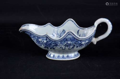 古董蓝白相间中国瓷器容器，花园装饰图案，乾隆(1736 - 1795)