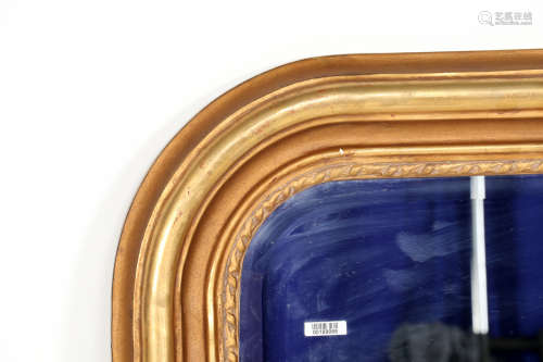 Geslepen spiegel in goudkleurige lijst, 136 x 91 cm.