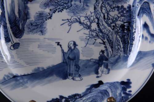 蓝白相间中国瓷盘，山水画和大师，康熙时期（1662 - 1722年），来自荷兰私人收藏，直径21.3厘米。