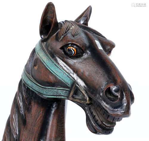 Gepolychromeerd houten paard, h. 109 cm.