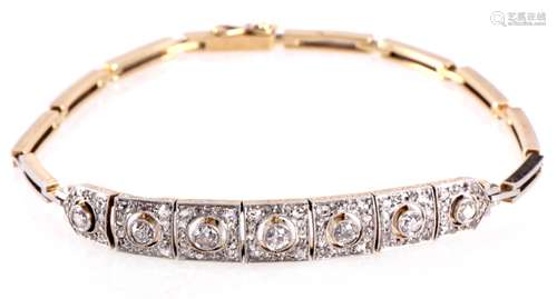 Antieke 14 kt. bicolor gouden armband bezet met ca.99 kleine en 7 grote briljant geslepen diamanten